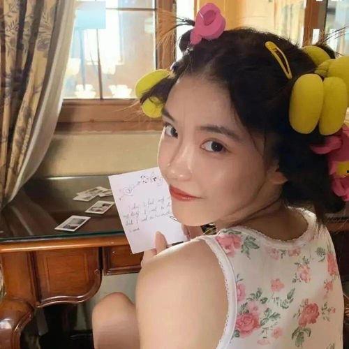 吃瓜娱乐图片搞笑头像女,搞笑头像中的青春活力女生风采  第2张